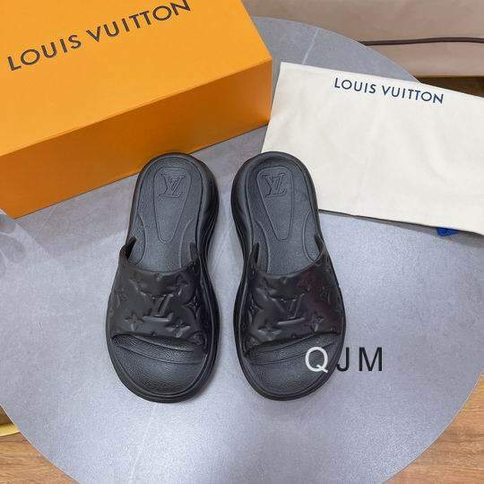 Picture of Louis Vuitton Slippers _SKULVsz35-40JM0108462